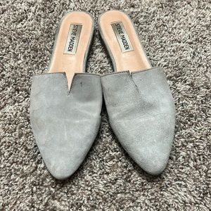 Light gray Steve Madden slides